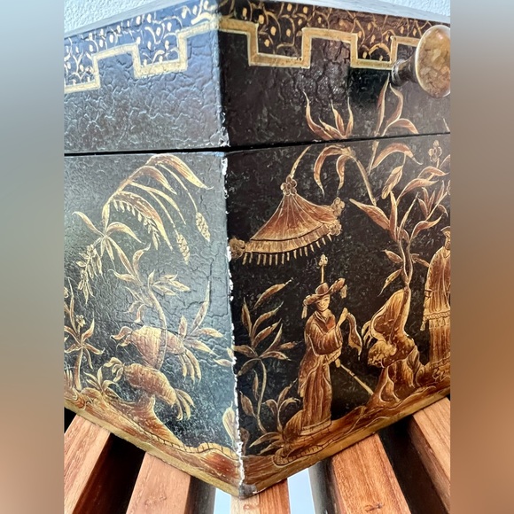 Vintage wood and lacquer hand painted hexagonal box - Picture 4 of 9